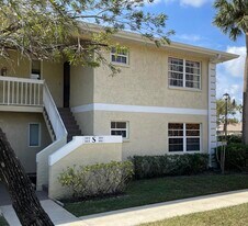 1560 SE Royal Green Cir in Port St. Lucie, FL - Building Photo