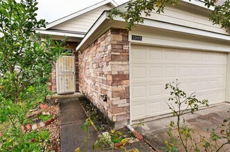 12615 Crystal Rock Ct in Houston, TX - Building Photo - Building Photo