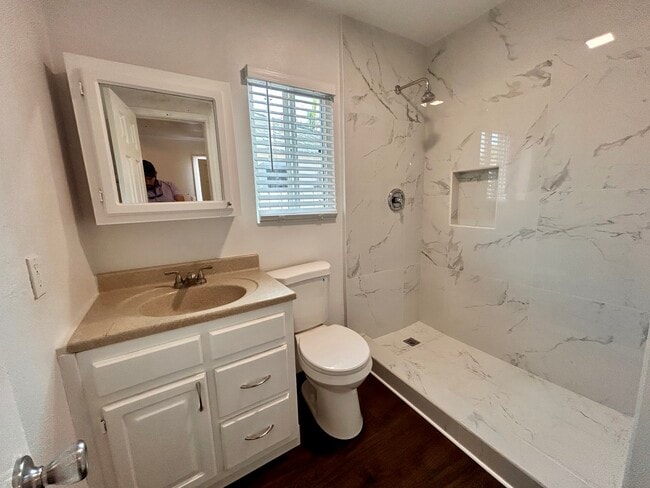 property at 1427 Hoover Ave