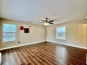 701 W Sycamore St, Unit 109 in Denton, TX - Building Photo - Building Photo