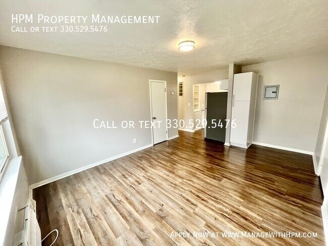 21955 Miles Rd-Unit -B1 in Cleveland, OH - Building Photo - Building Photo