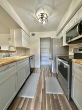 2371 NW 33rd St in Oakland Park, FL - Foto de edificio - Building Photo