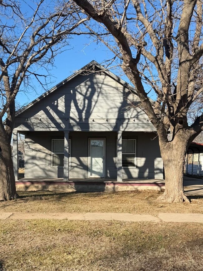 property at 610 W 12th Ave