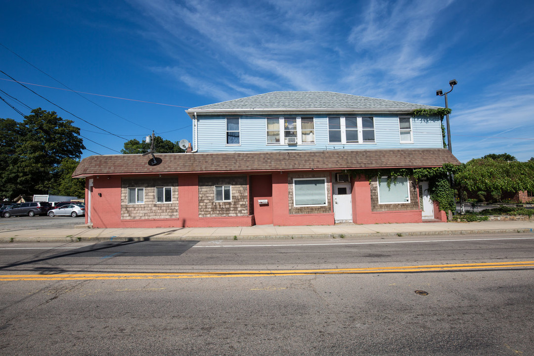 117 Putnam Pike in Johnston, RI - Building Photo