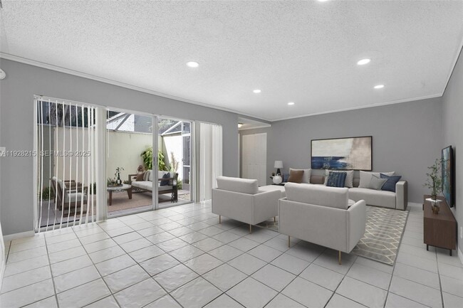 5850 NW 57th Ave in Tamarac, FL - Building Photo - Building Photo