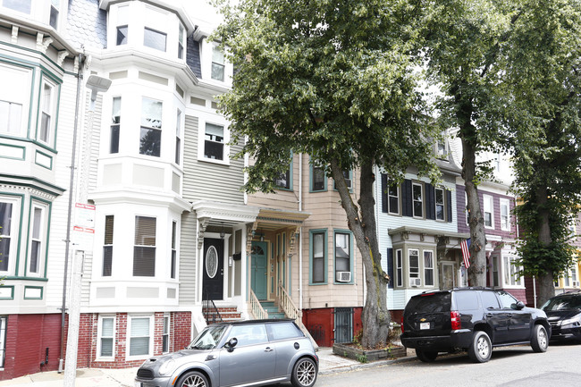 586 E 7th St in Boston, MA - Foto de edificio - Building Photo