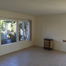 5125 Cape May Ave in San Diego, CA - Foto de edificio - Building Photo