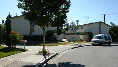 10216-10218 Park Cir E in Cupertino, CA - Building Photo - Building Photo