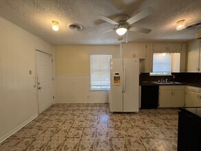 1303 Redondo Dr in Killeen, TX - Building Photo - Building Photo