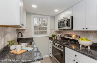 184 S Park Ave in Hazlet, NJ - Building Photo - Building Photo