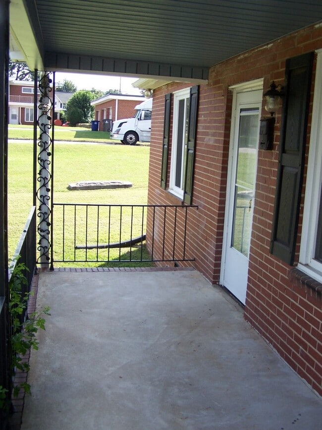 1508-1508 Locust Ave in Winston-Salem, NC - Building Photo - Building Photo