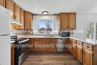 1476 Shadow Wood Dr in St. Charles, MO - Building Photo - Building Photo