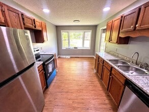 1404 Valleywood Dr in Murray, KY - Building Photo - Building Photo