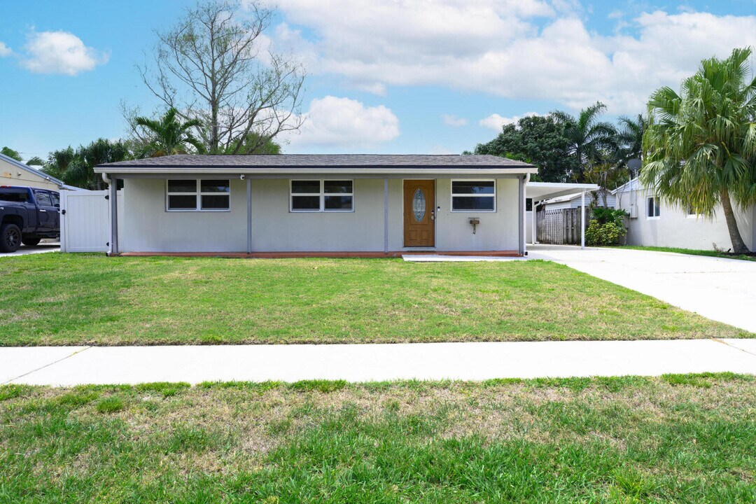 3654 Florida Blvd in Palm Beach Gardens, FL - Building Photo