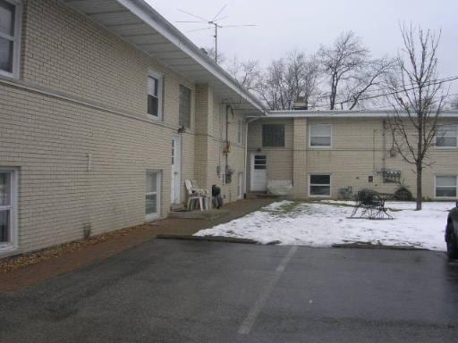 708 E North Broadway St in Lombard, IL - Foto de edificio - Building Photo