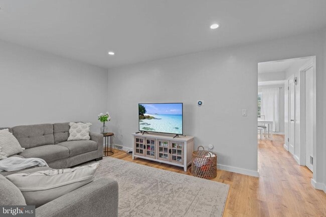 1232 Peggy Dr in Hummelstown, PA - Building Photo - Building Photo