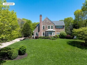 20 Cove Neck Ln in Southampton, NY - Building Photo - Building Photo
