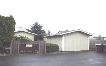 624-640 SE 146th Ave in Portland, OR - Building Photo - Building Photo