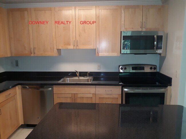 1450 Worcester Rd, Unit 1 in Framingham, MA - Foto de edificio - Building Photo