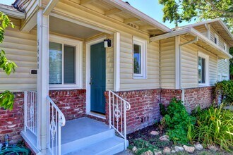 5400-5402 Folsom Blvd in Sacramento, CA - Building Photo - Building Photo