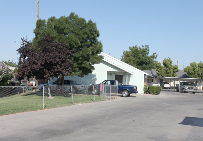 1452 S College Ln in Dinuba, CA - Foto de edificio - Building Photo