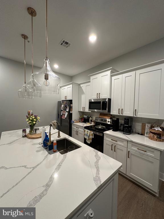 581 Jamestown Ave. in Philadelphia, PA - Building Photo - Building Photo