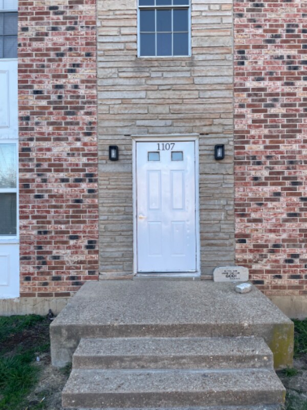 1107 W James Blvd-Unit -1 in St James, MO - Building Photo - Building Photo