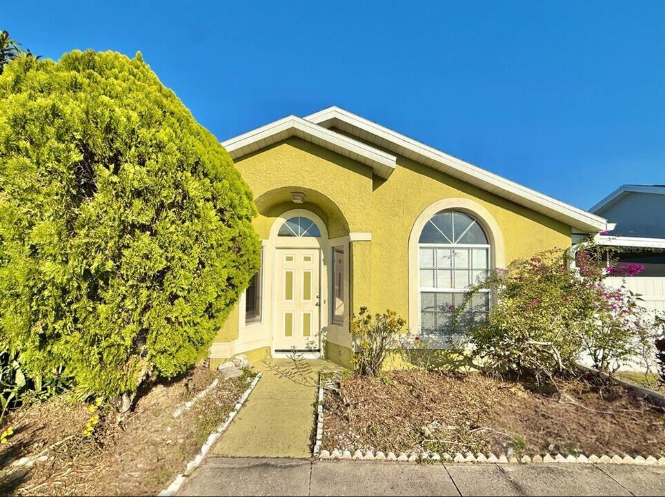 2359 Harbor Town Dr in Kissimmee, FL - Building Photo