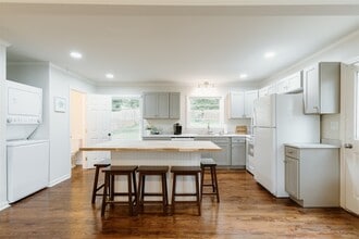 140 Catlin Cir in Greenville, SC - Building Photo - Building Photo