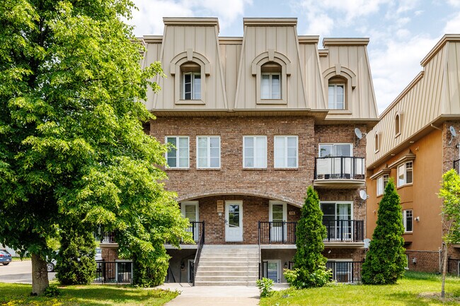 1395 Jarry Boul in Laval, QC - Building Photo - Building Photo