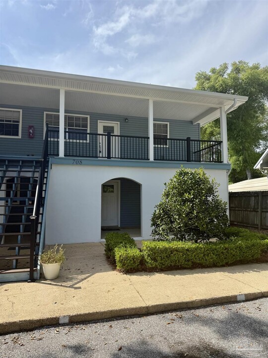 708 Bayshore Dr in Pensacola, FL - Building Photo