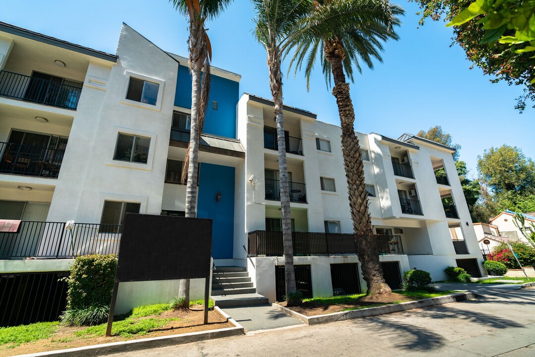 2039 North Las Palmas Ave in Los Angeles, CA - Building Photo