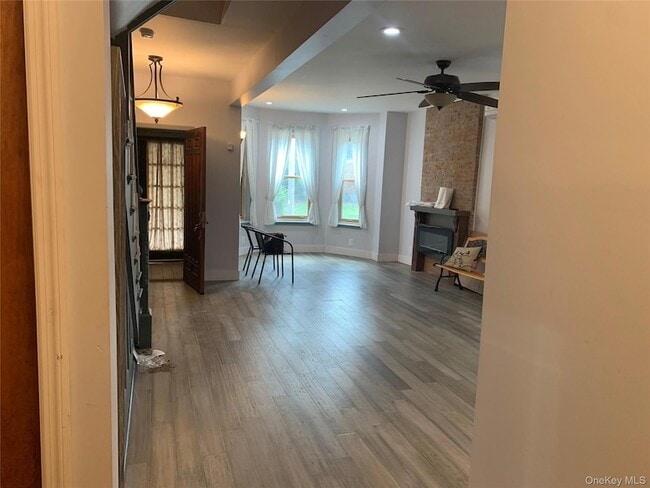 28 Courtney Ave in Newburgh, NY - Building Photo - Building Photo