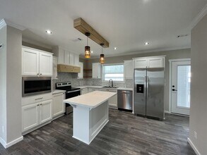 437 Andros in Venice, FL - Building Photo - Building Photo
