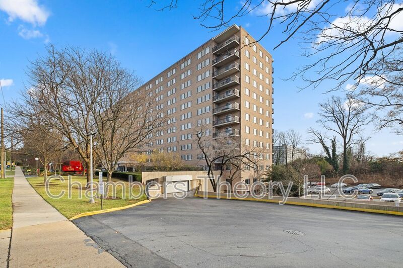 1900 Lyttonsville Rd in Silver Spring, MD - Foto de edificio