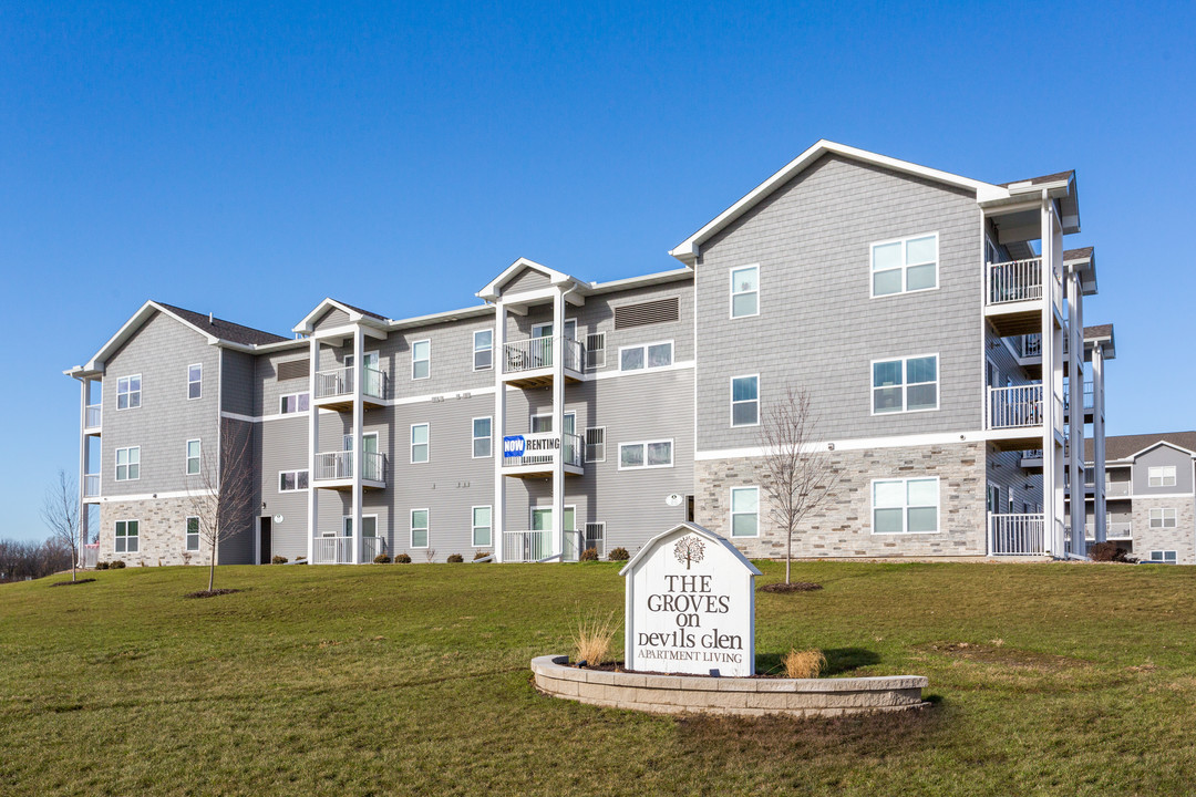 The Groves & Brownstones on Devils Glen Photo