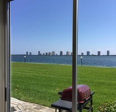 501 Lake Shore Dr-Unit -105 in West Palm Beach, FL - Building Photo - Building Photo