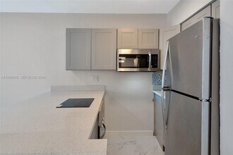 820 SW 11th Ave in Hallandale Beach, FL - Foto de edificio - Building Photo