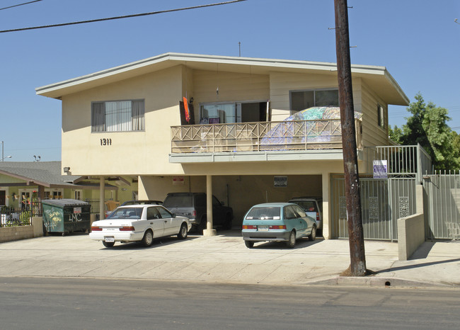 1311 N Sycamore Ave in Los Angeles, CA - Foto de edificio - Building Photo