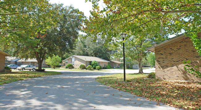 Seven Rivers Apartments in Crystal River, FL - Foto de edificio - Building Photo