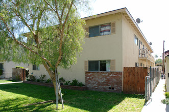 320 Western Ave in Glendale, CA - Building Photo - Building Photo