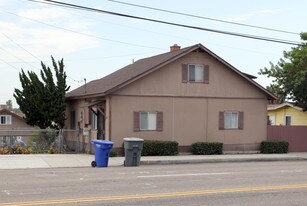 2830-2912 1/2 E 8th St in National City, CA - Building Photo