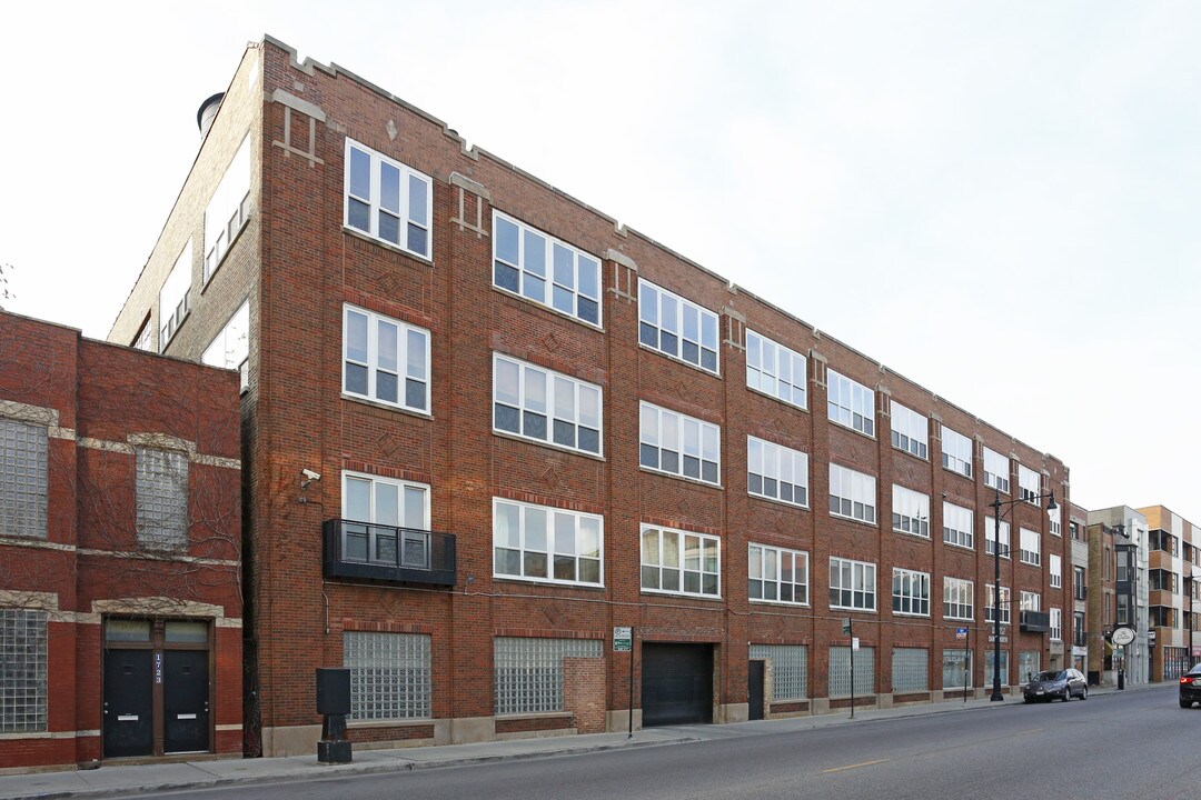 1725 W North Ave in Chicago, IL - Foto de edificio
