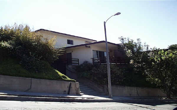 1048 Everett Pl in Los Angeles, CA - Foto de edificio - Building Photo