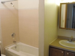 Hartford Highlands Apartments in Hartford, WI - Foto de edificio - Interior Photo
