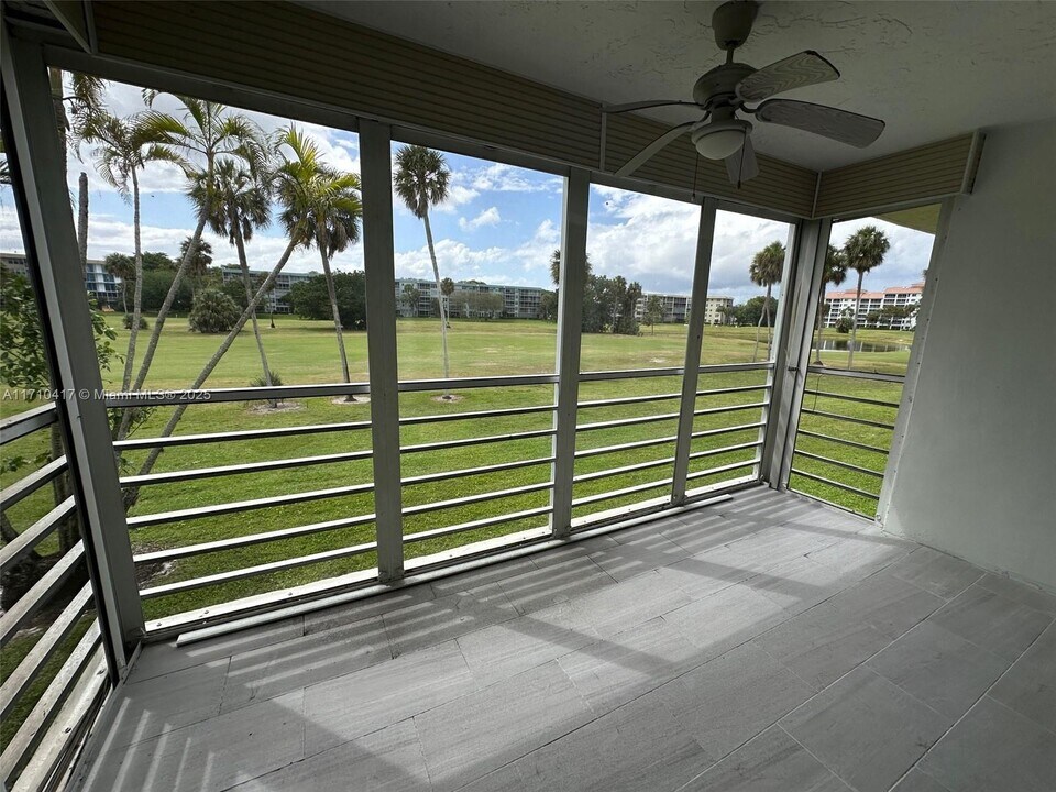 903 Cypress Ter in Pompano Beach, FL - Building Photo