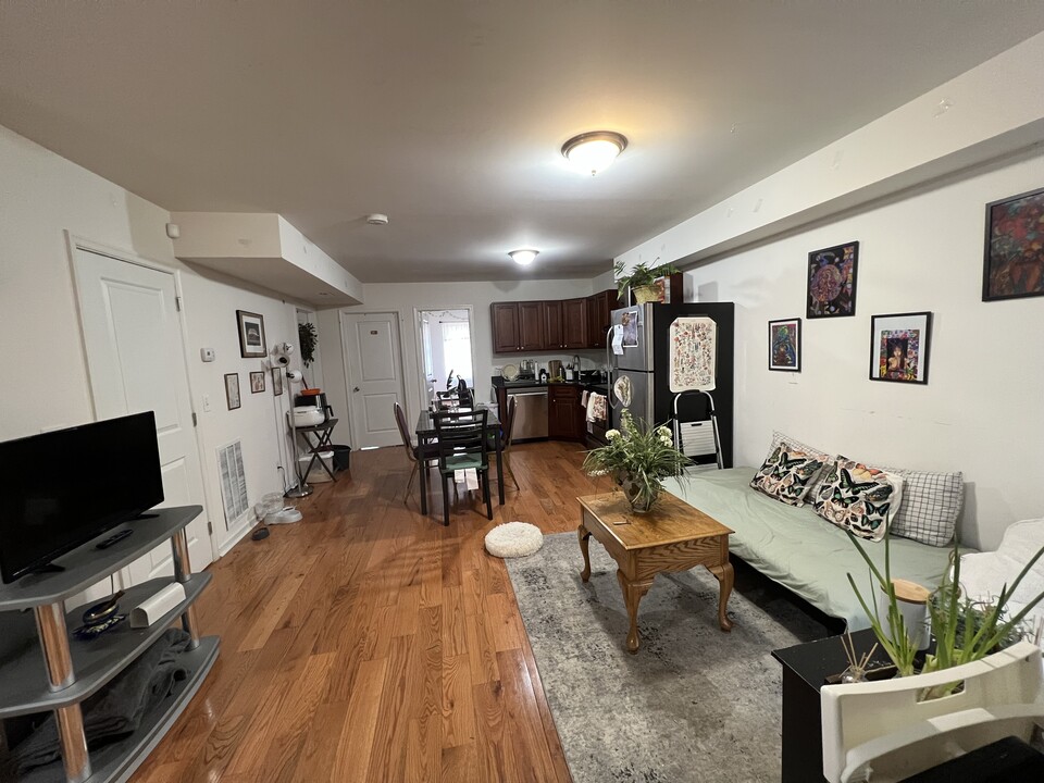 335 N 40th St, Unit #3 in Philadelphia, PA - Building Photo