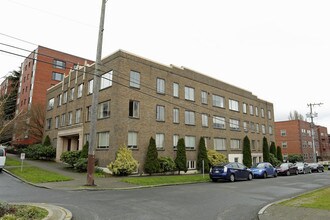 Hillcrest Apartments in Seattle, WA - Foto de edificio - Building Photo