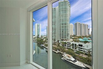250 Sunny Isles Blvd in Sunny Isles Beach, FL - Building Photo - Building Photo