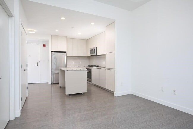 80 Fenwood Rd, Unit 609 in Boston, MA - Building Photo - Building Photo